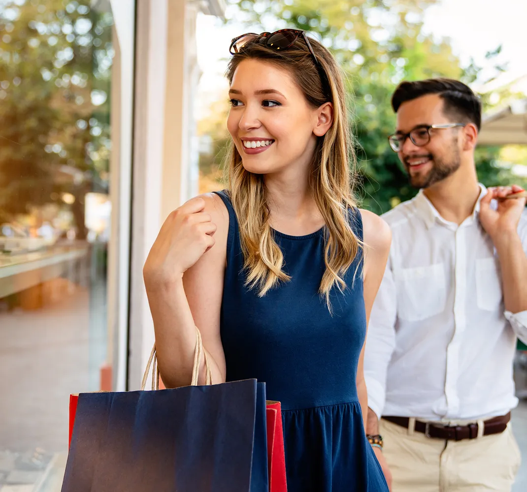 couple window shopping